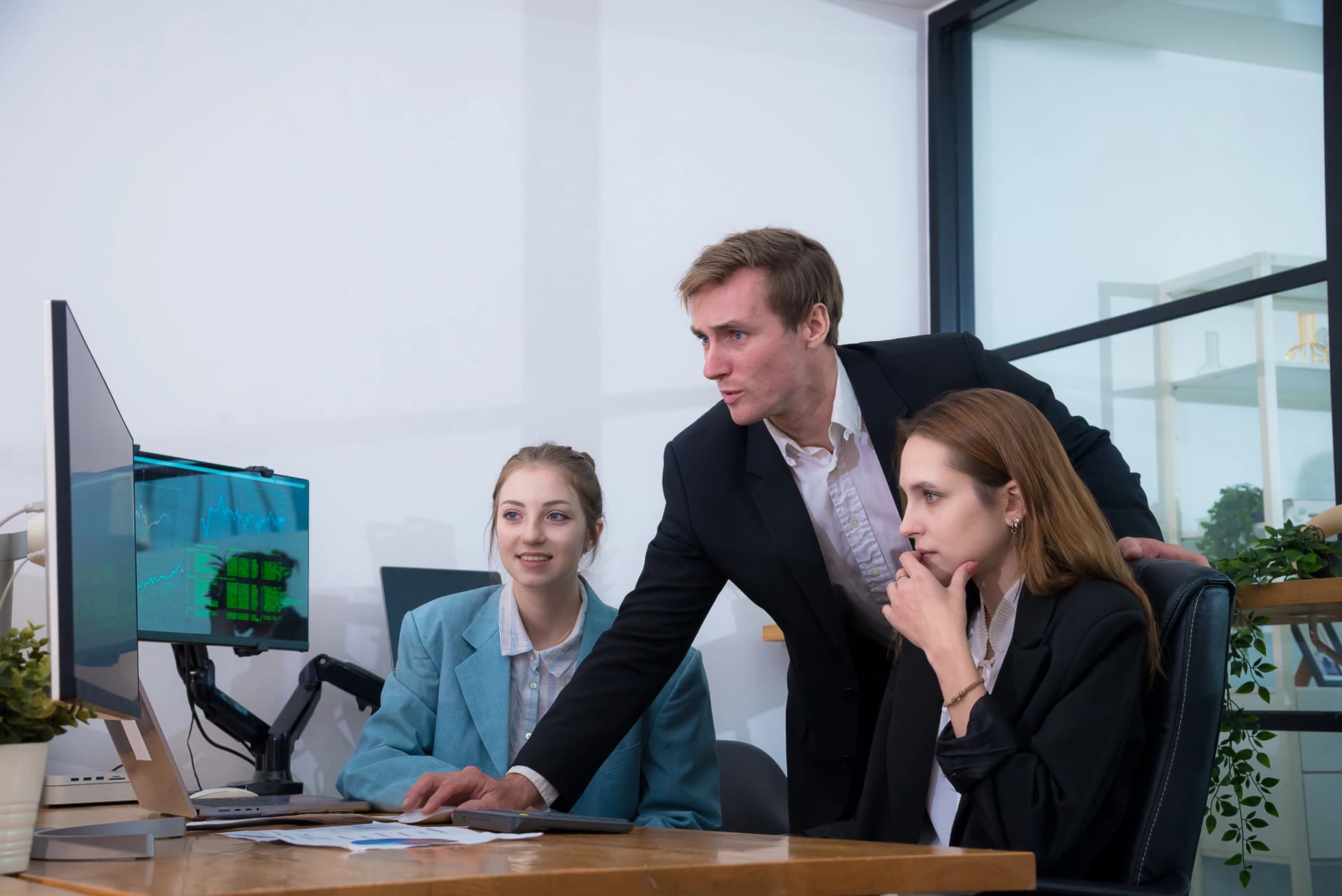 IT consultant explaining network diagrams to a client